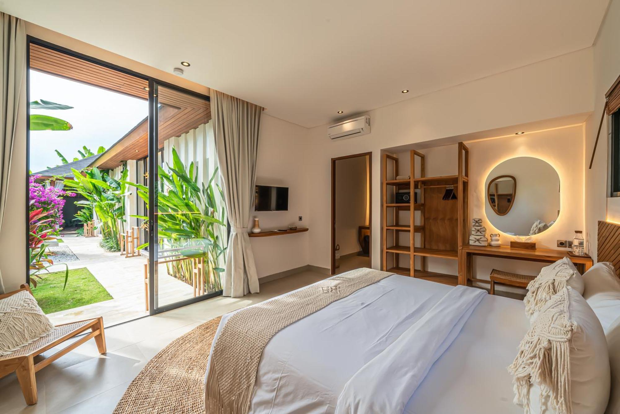 Rosita - Stunning 5br - Sauna, Gym, Rice Field Views Ubud