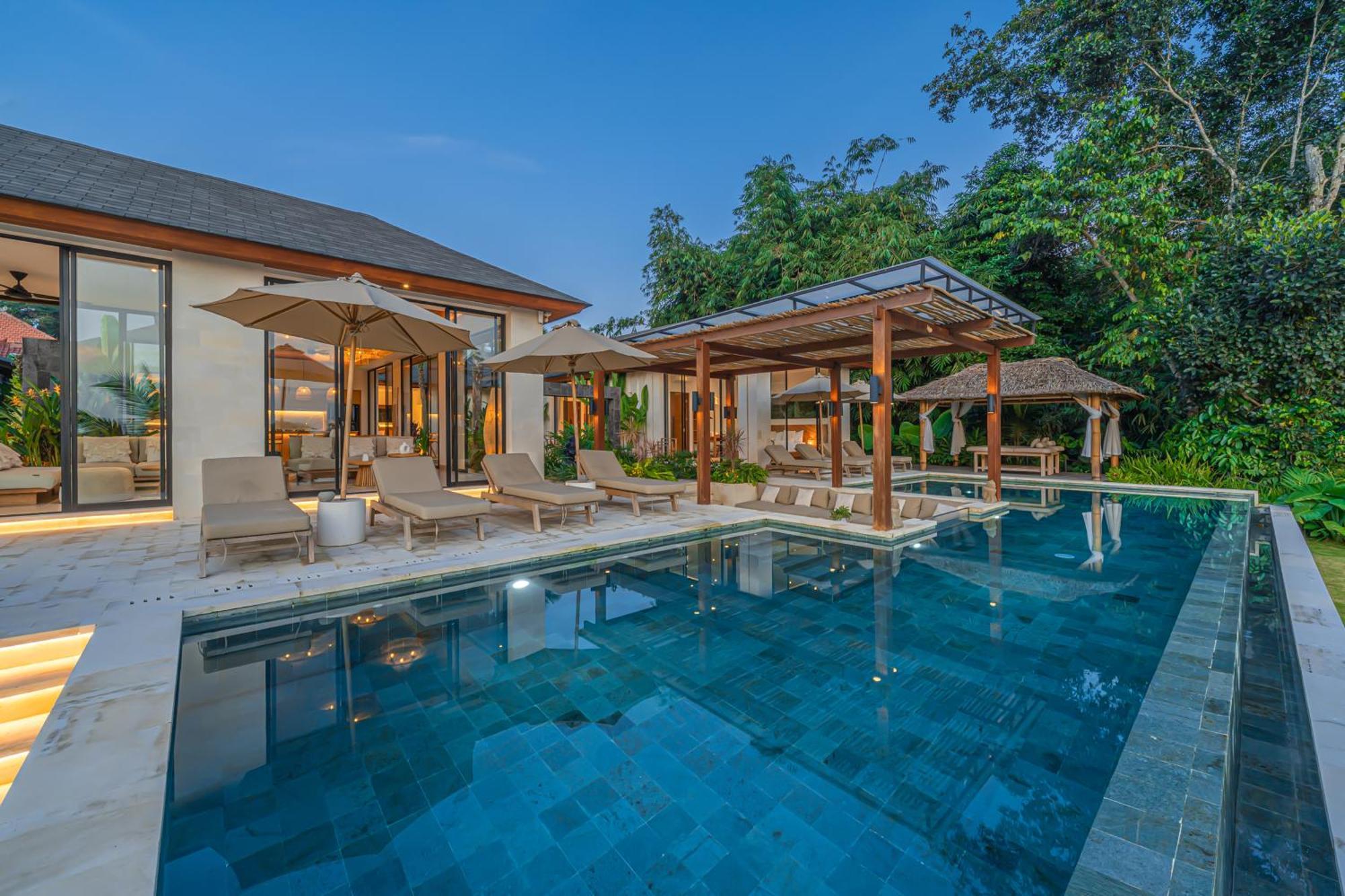 Villa Rosita - Stunning 5br - Sauna, Gym, Rice Field Views Ubud